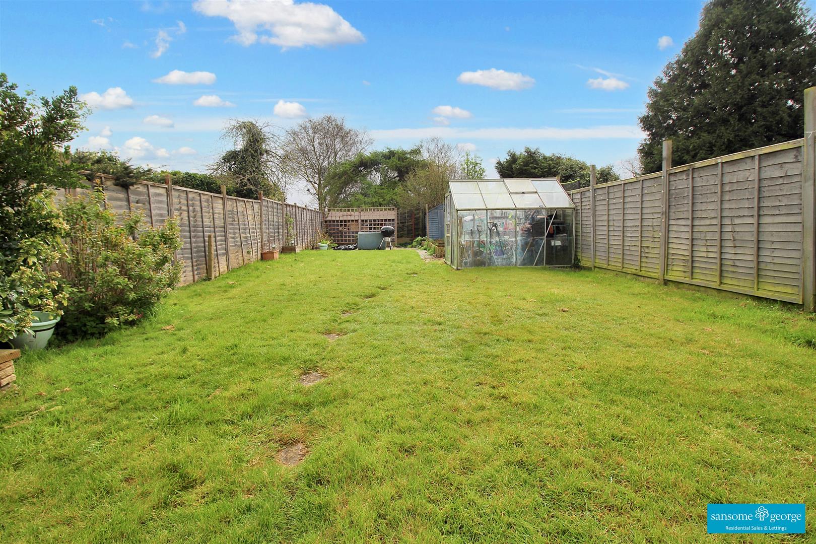 3 bed property in Skilton Road, Tilehurst